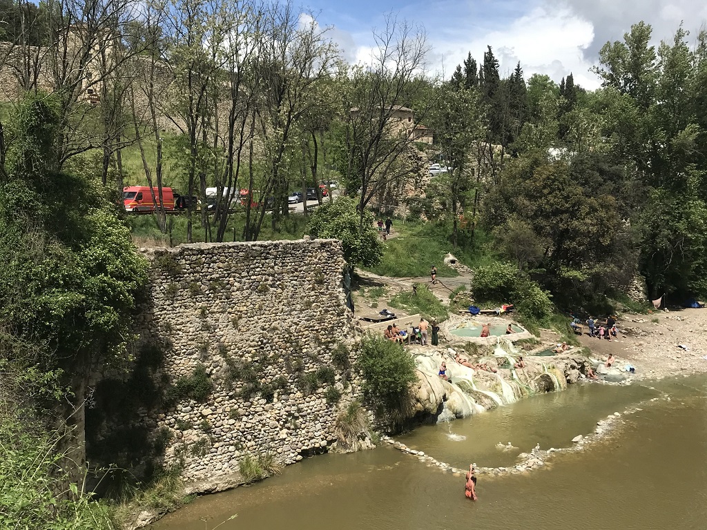 Terme di Petriolo - ezek a természetes, ásványi anyagokban gazdag, gyógyhatású melegvíz-források már az ókori rómaiak idején is ismertek voltak.